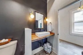 Luxury 8 Bed/4 Ba NuLu Home Private yard/parking - Image 4