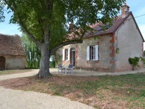 Renovated contemporary cottage with garden and pets allowed - Image 4