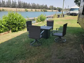 Relaxing Waterfront RV along the Sacramento River - Image 5