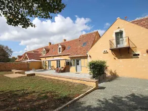 17th-century cottage with garden, forest nearby, pets allowed - Image 5
