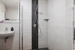 Apartamento Donautal – Espaçoso no 1.º andar com varanda e lago para nadar - Image 3