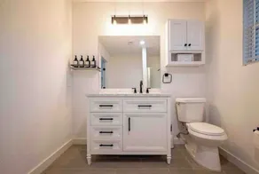 Modern Chic Living 4BRs Home - Prime Location - Image 3