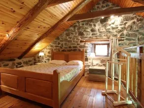 Charming Thatched Roof Cottage with Fireplace, Terrace, and Nature Activities Nearby - Image 5