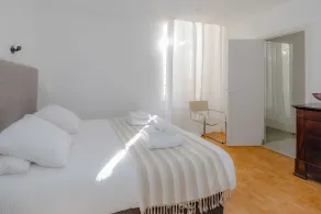 Superb one-bedroom apartment with terrace, fenced garden and shared pool - Image 4