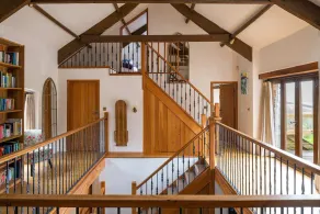 Old Barn - sleeps 10 guests  in 5 bedrooms - Image 2