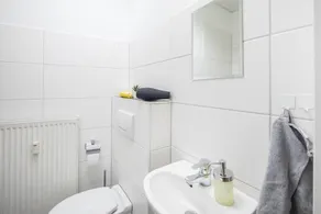 Spacious 2 BR Apartment Hamburg - Image 3