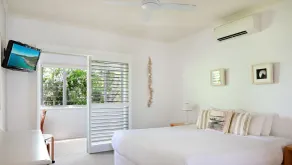 24 Cooran Court - Private Sandy Beach and Pontoon - Image 3