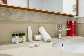 Modern 2BR Apartment | 5 Min Walk to Dubai Mall & Burj - Image 3