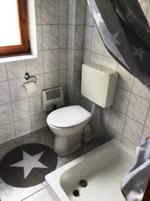Grande casa in legno, molto spazio, adatta a 2-3 famiglie e gruppi - Image 4