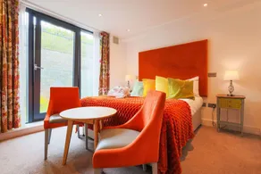 Courtyard Double Room - Penarth Seafront - Image 1
