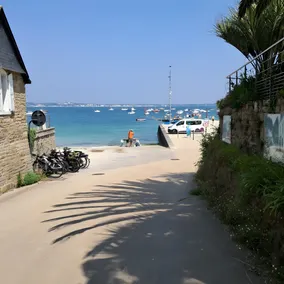 Bright, Modern Apartment 150m from the Sea with Free Wi-Fi - Image 4
