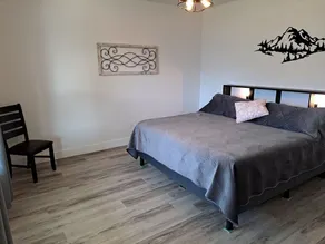 River & Mountain View, Cliffside, Ground Floor Suite. 2 King Beds Private Patio. - Image 5