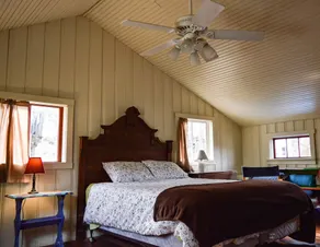 Quaint Cottage On Christmas Tree Farm in SE coastal Rhode Island - Image 5
