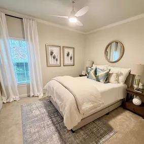 Close to Campus-newly professionally decorated-sleeps 6 -no stairs! - Image 2