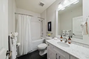 Luxury Beachfront Penthouse Suite. Approved for short-term rentals. - Image 4