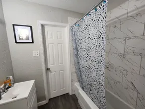 Luxury Apartment Suite 10 - Image 3