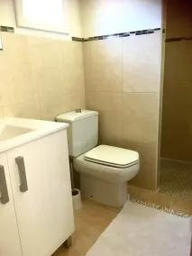 Nouvelle liste! Fabuleuse villa adaptée aux familles, marcheurs, couples - Image 3