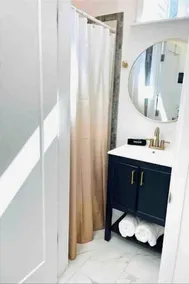 Light, bright & clean, studio guest suite with private entrance and hot tub! - Image 2