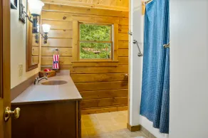 Scenic Solitude Awaits at Mountain Ridge Retreat - Image 3