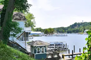 Saugatuck Riverfront Cottage, vue imprenable, emplacement en ville, petits animaux domestiques admis - Image 2