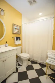 5 BR Cottage a Short Walk to Pier Street Beach Access. - Image 2