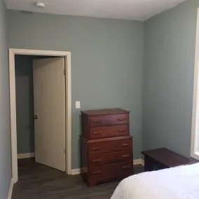 Nice Cozy Bungalow 10 minutes from downtown!! - Image 3