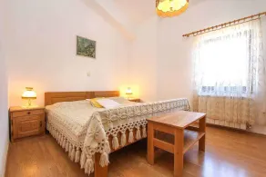 Holiday apartment with pool - Image 4