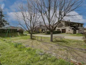 Family cottage with outdoor games near St-Galmier - Image 2
