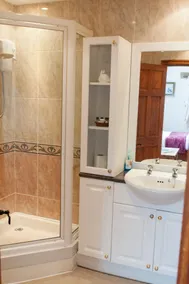 Beautiful 1-Bed Cottage in Trellech - Image 2