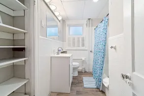 2 Blocks to Beach★3 BDRMS★Pet Friendly★Parking - Image 4