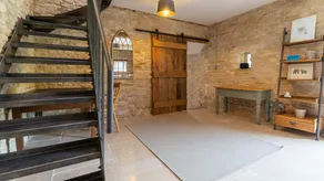 Middle Barn - Image 2