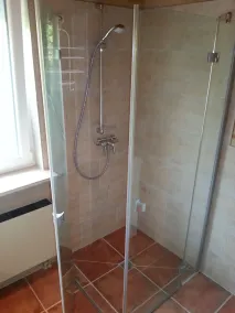 Apartamento tranquilo e espaçoso, com varanda, Wi-Fi, sem taxa de turismo - Image 5