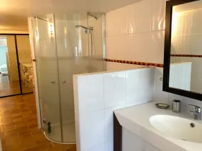 Typisk hus fra Norman mod stranden - havudsigt - stor have - tæt på butikker - Image 3