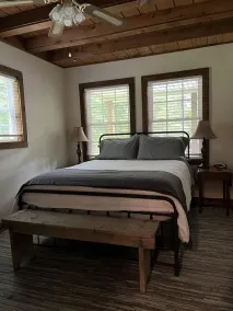 Roudy’s Retreat: Secluded Mountain Cabin with Hot Tub and Private Pond - Image 5