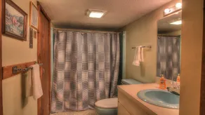 The Racquetball House - Home to the BIGGEST hot tub in Killington! - Image 5