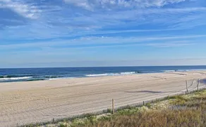 Beach Block Retreat w/Patio, Off Street Parking, Linens & Towels, Beach Gear - Image 4
