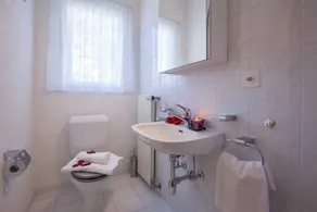 Exklusive und stilvolle 6 1/2 Zimmer-Villa mit Privatpool / max. 8 Pers/W-LAN - Image 2