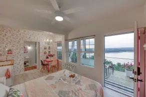 Tiny House - Image 3