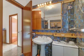 Villa Eva: Leggiuno 5-Bed Villa for Families & Groups (Sleeps 10) - Happy Rentals - Image 4