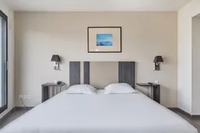 Studio Spacieux avec Wi-Fi GRATUIT | 200m de L'Avenue du Prado - Image 4