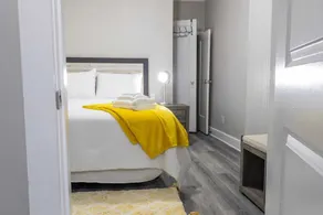 Modern 1 bedroom 1 bath apartment - Image 4