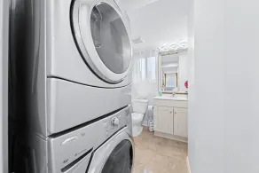 Peaceful - 4 bdrm home with fast WIFI free parking - Image 4