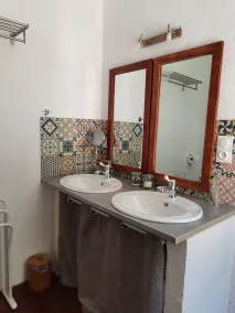Chambre D'hôtes de Charme Dans Village Troglodytique : La Chambre du Poète - Image 2