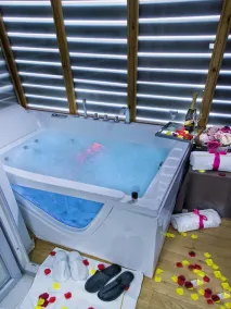 X Hotel - Image 5