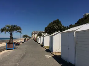 ~ Waterfront ~ sea view ~ direct beach / spa access at 20m ~ @ - Image 5