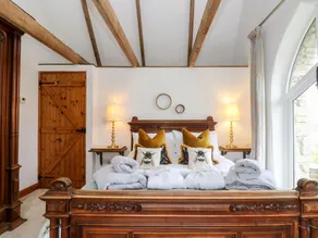 LOST BARN, pet friendly, luxury holiday cottage in Porth - Image 4