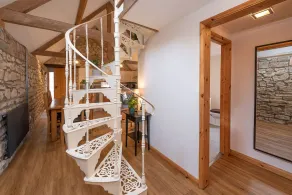 A Beautiful converted barn, sleeps 6 with own hot tub and enclosed garden - Image 2
