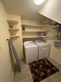 Spacious 1700 sqft 2 bdrm near airport and downtown-Sleeps 8, pet friendly  - Image 4