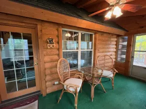 Pioneer Lodge Log Cabin - Image 4