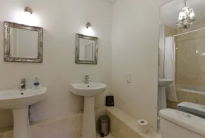 Egham House serviced apartment near Staines, Windsor, Ascot, Heathrow -sleeps 6  - Image 3